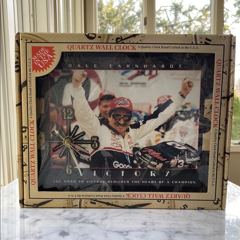 Dale Earnhardt • Victory Quartz Wall Clock • NIB